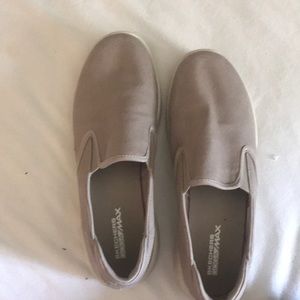 Sketchers GOGA Max 4 khaki canvas shoes